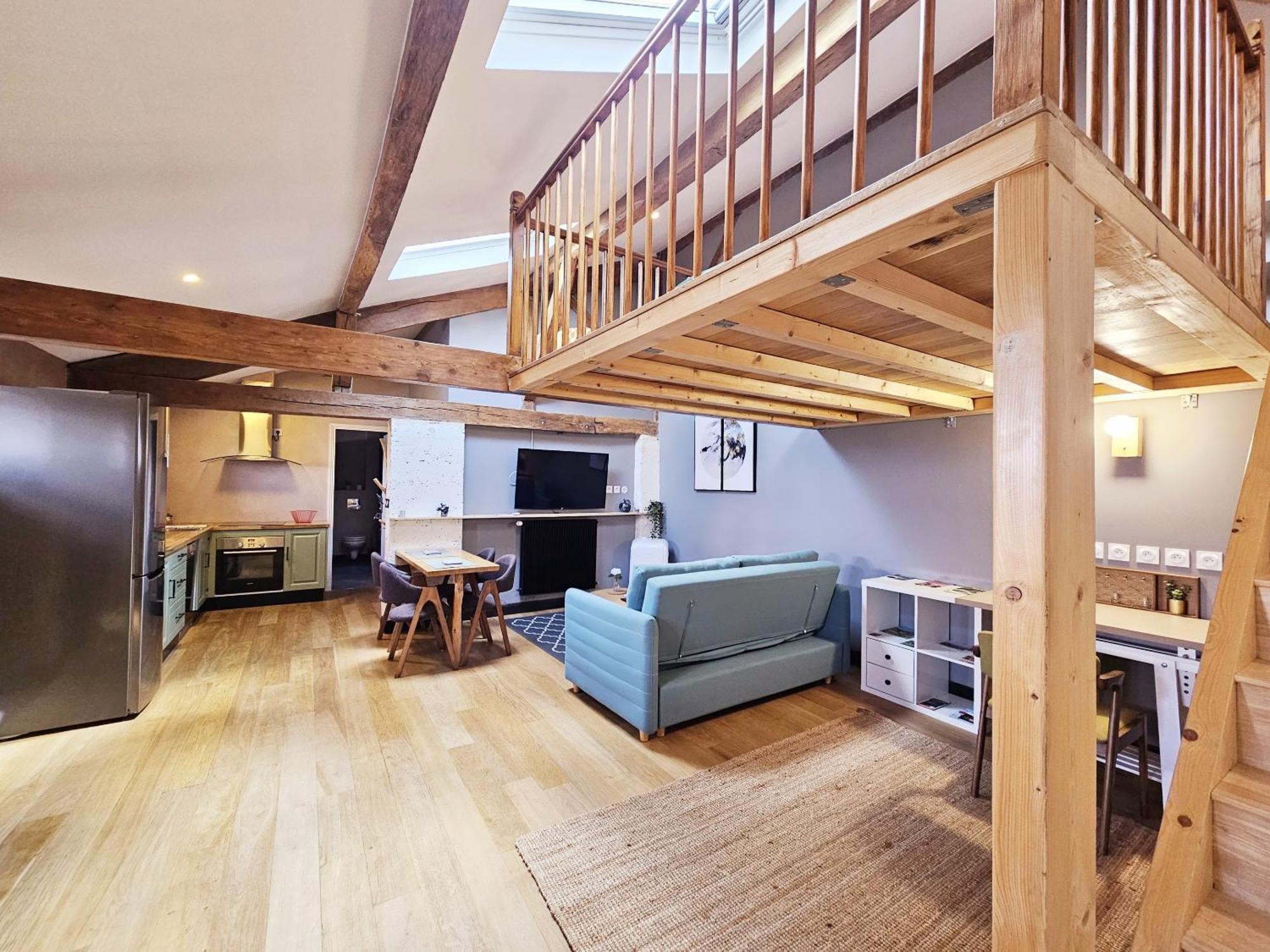 Meubles De L'Arsenal Coeur De Ville ! Angoulême Quarto foto